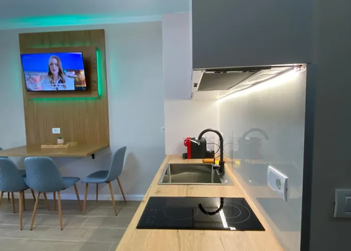 En's * Golem (Tirana)