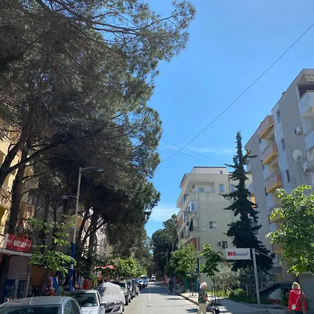 En's Lägenhet Golem (Tirana)