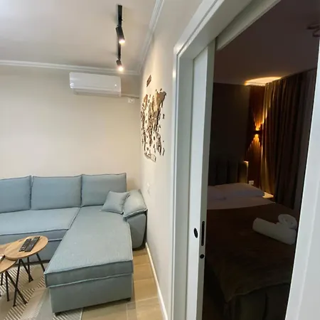 En's * Golem (Tirana)